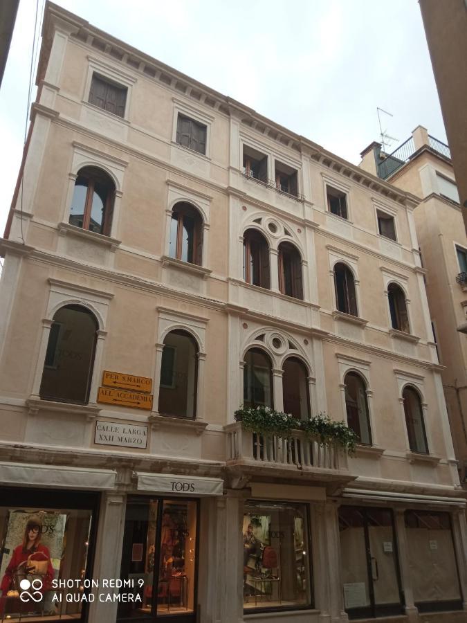 Ca' Pedrocchi 3* Venice